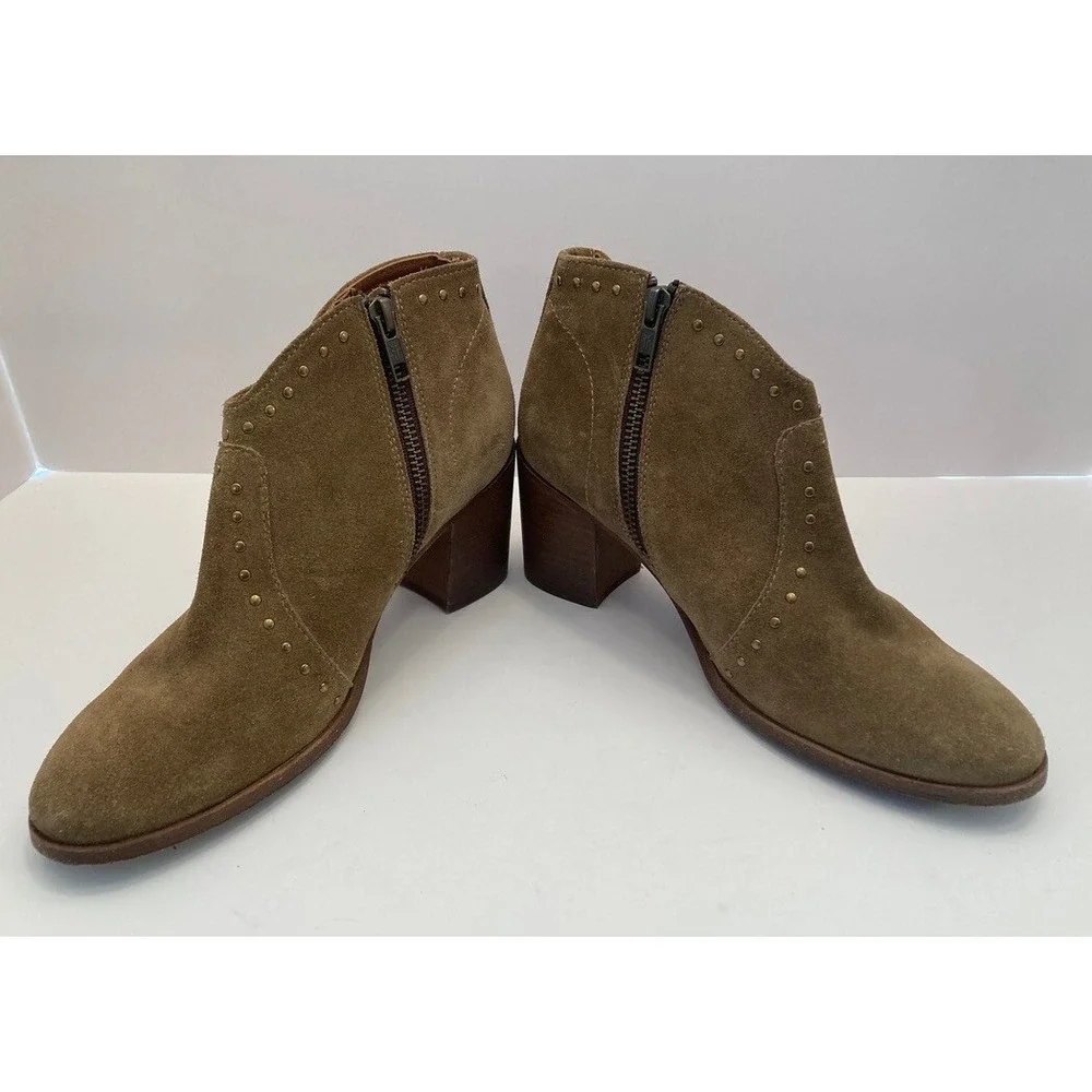 FRYE‎ Nora Studded Suede Ankle Bootie Side Zip Sand Tan Women's Size 7.5